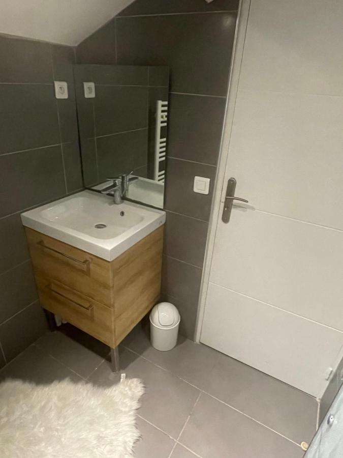 Beau Appartement Calme A Partager マルセイユ エクステリア 写真