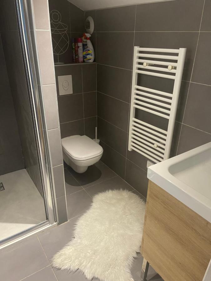 Beau Appartement Calme A Partager マルセイユ エクステリア 写真