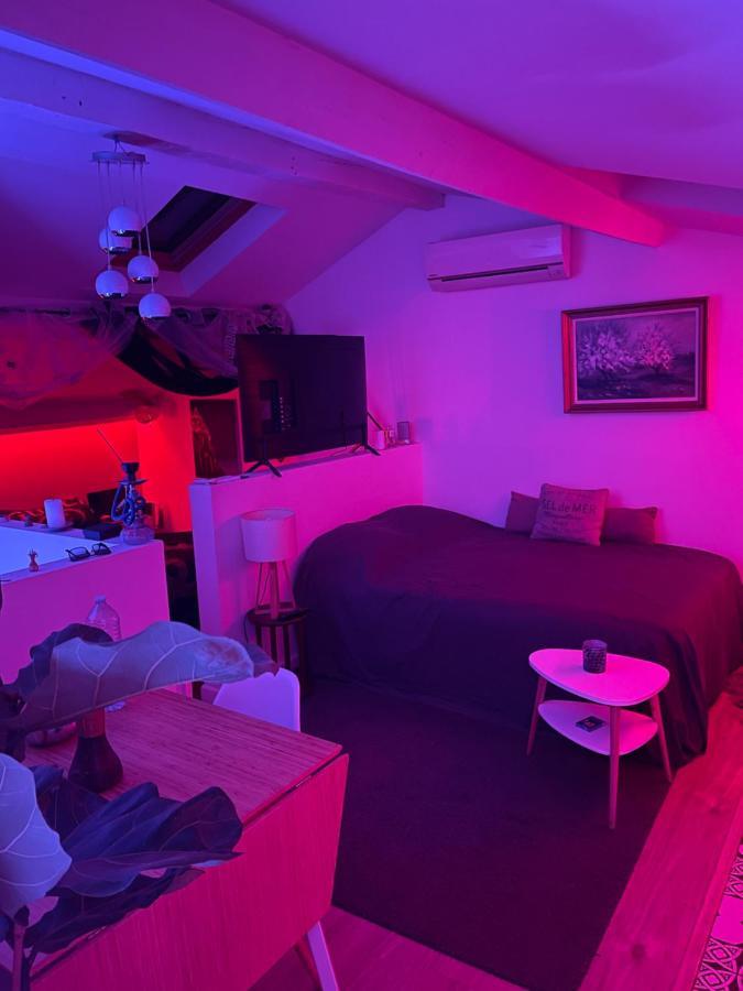 Beau Appartement Calme A Partager マルセイユ エクステリア 写真